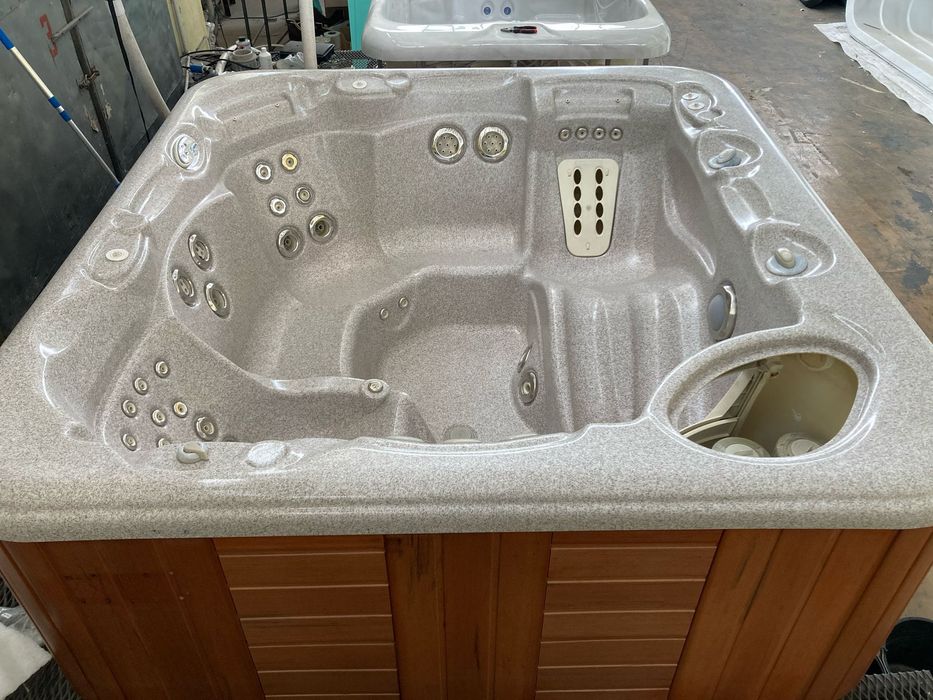 Голямо Мощно Джакузи в топ състояние, 3м гаранция и ново покривало
