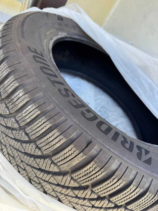 vand 4 anvelope iarna Bridgestone Blizzak 215/60/R17 LM005 an fabricatie 2025