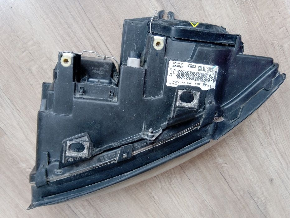 кабелче от ксенонова крушка  от фар Audi A4 b6 от 01'-05'