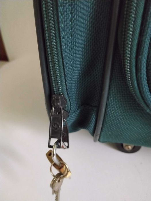 Samsonite лек куфар за ръчен багаж с 4 колелца