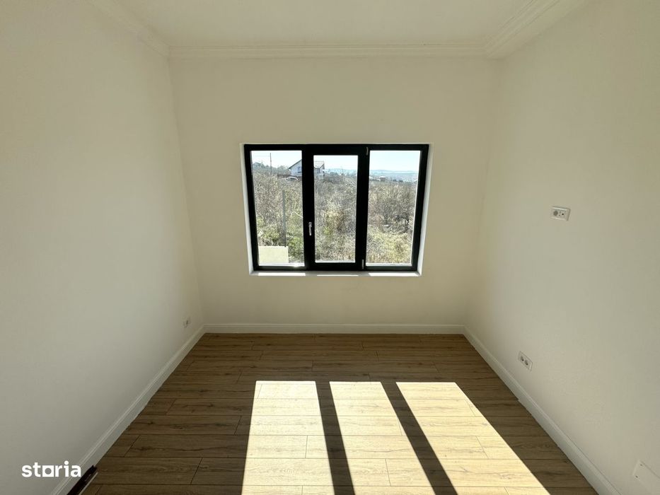 5 camere! CANALIZARE! Incalz in pard! Vila Tomesti