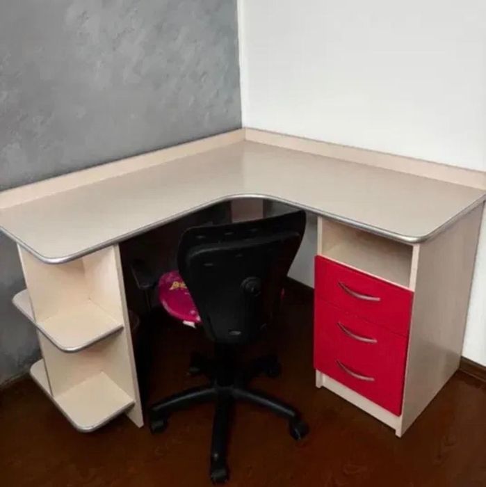 Vând birou pentru copii