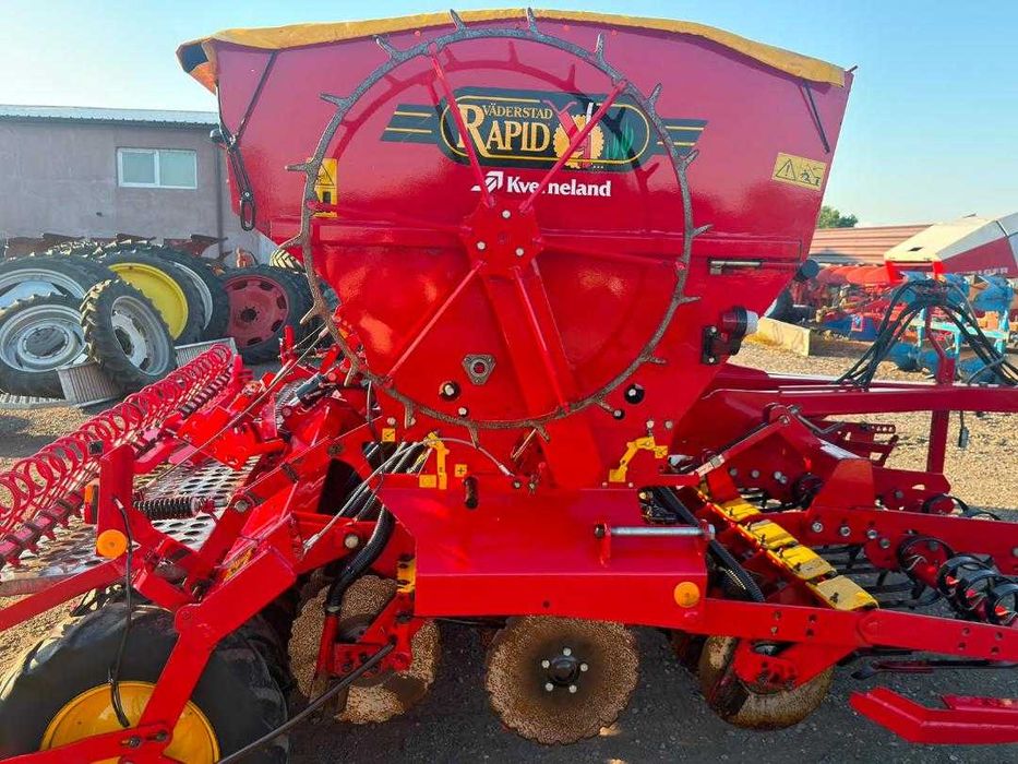 Semanatoare Vaderstad Rapid 400 C an 2018 cu fertilizare in discuri cu buncar de azot Amazone Kuhn Case Claas John Deere New Holland Fendt