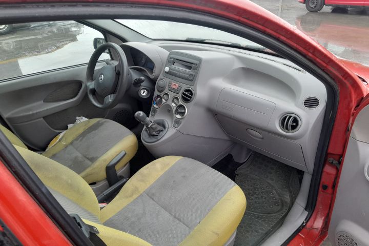 Dezmembrez Fiat Panda 2