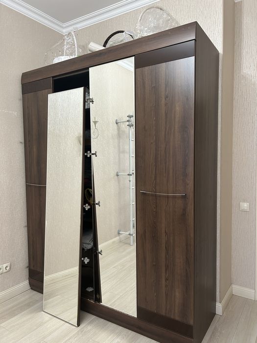 Спальный гарнитур, две тумбочки