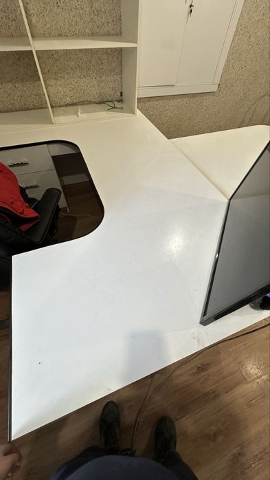 Рабочий стол в кабинет или офис