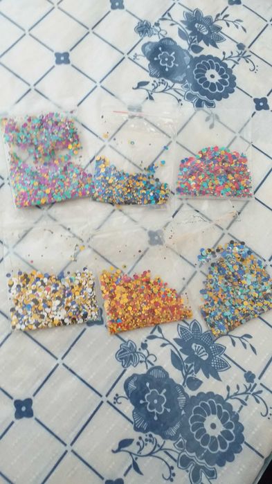 Блестки для маникюра