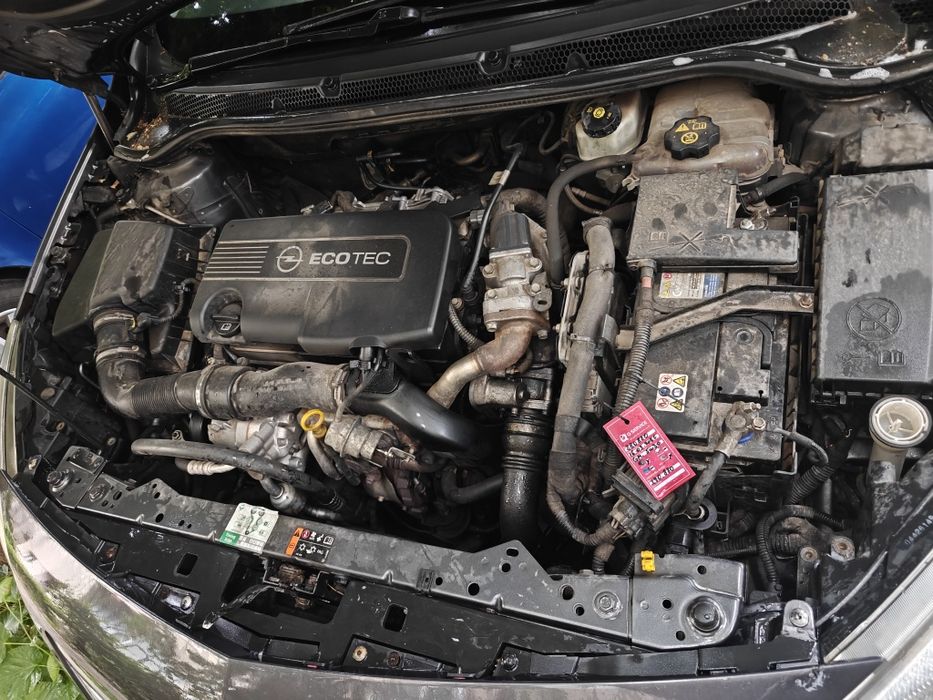 Vând Opel Astra J sport tourer 1.7  2011