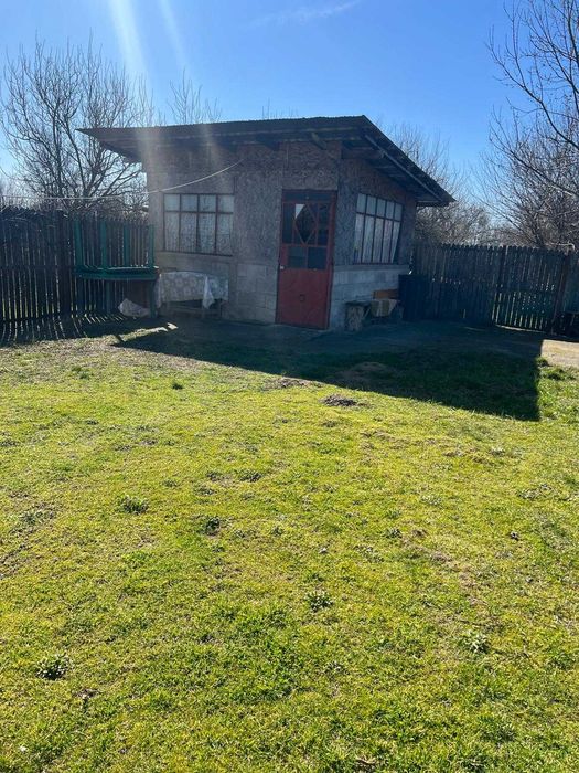Casă + teren 2700 mp