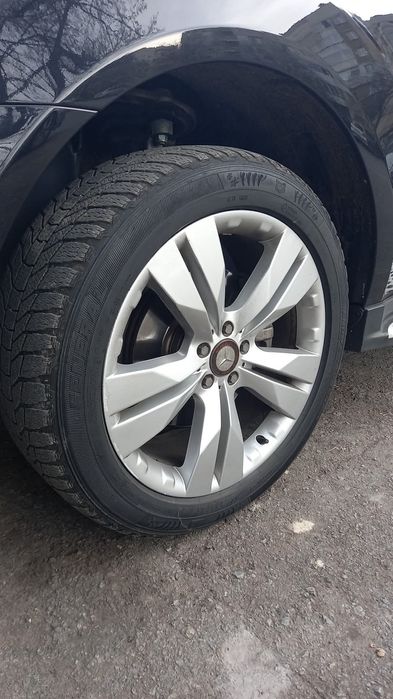 Продавам зимни гуми General 275/45/20 цена 200лв.за четирите  08982236