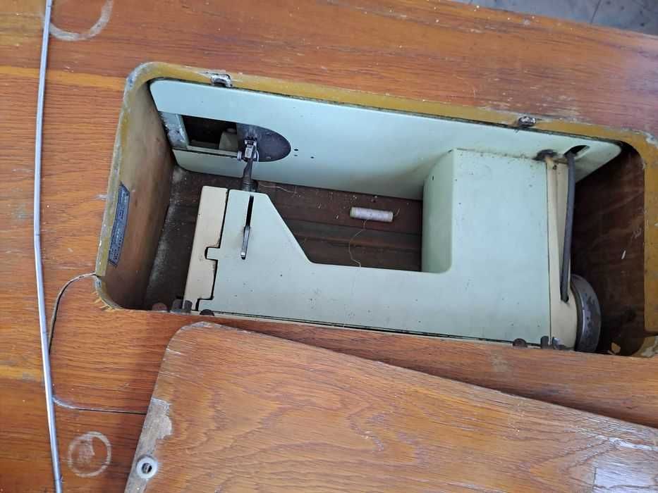 Mașină de cusut manual