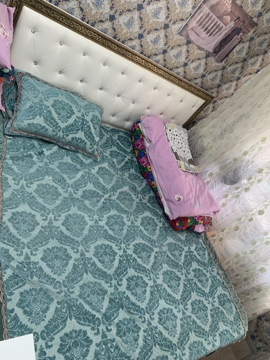 Двух спальный кровать