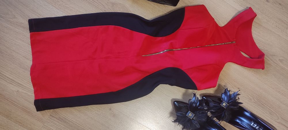 Червена рокля с цип , размер С