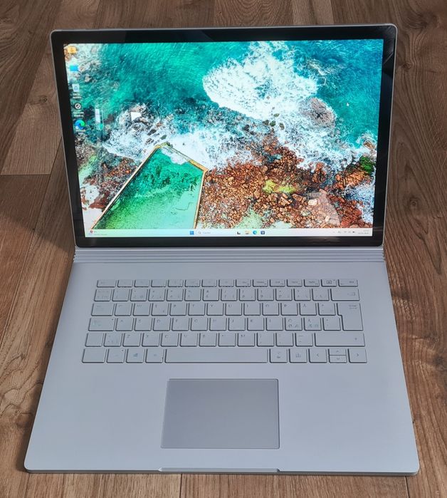 Microsoft Surface Book 3 15" i7 1065G7, 32 GB RAM, gtx 1660Ti, 512 ssd