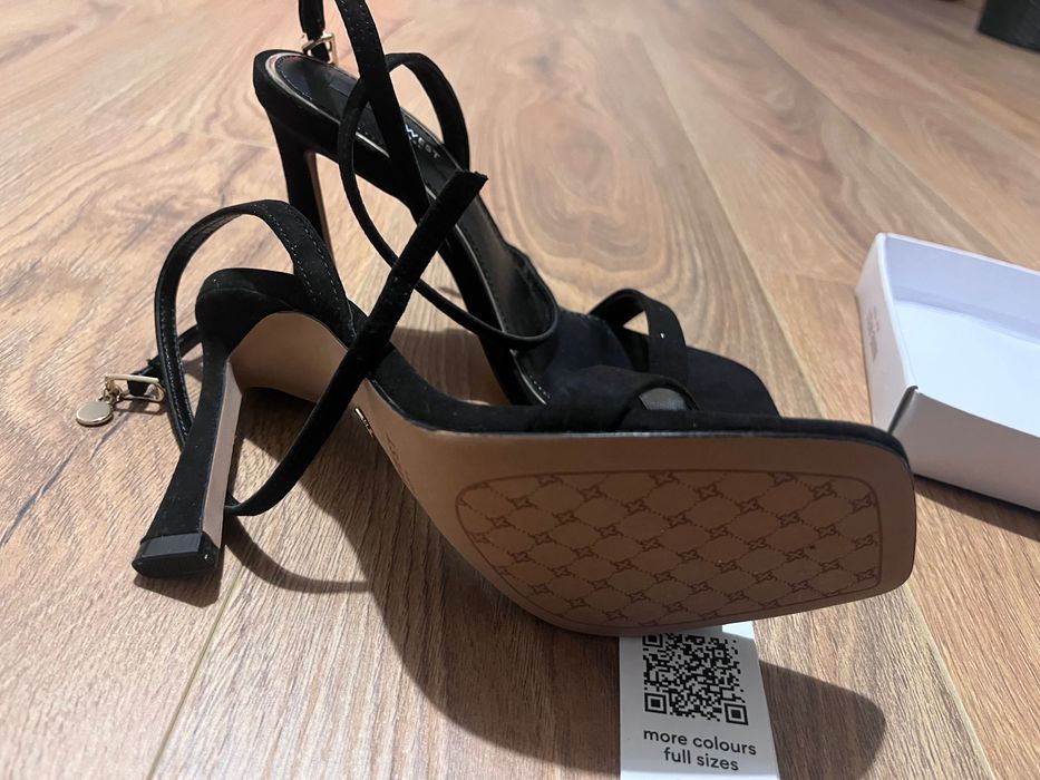 Черни нови сандали на ток Nine West