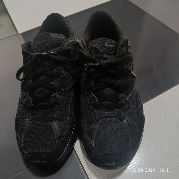 маратонки nike черни