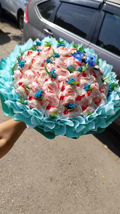 Сладкий букет из конфет