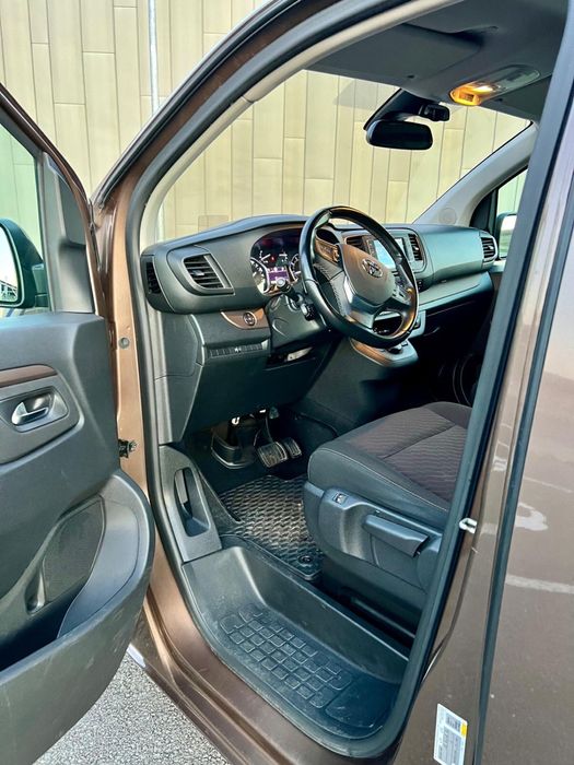 Toyota Proace , 8 locuri , cutie automata , carte RAR ,distributie noua !