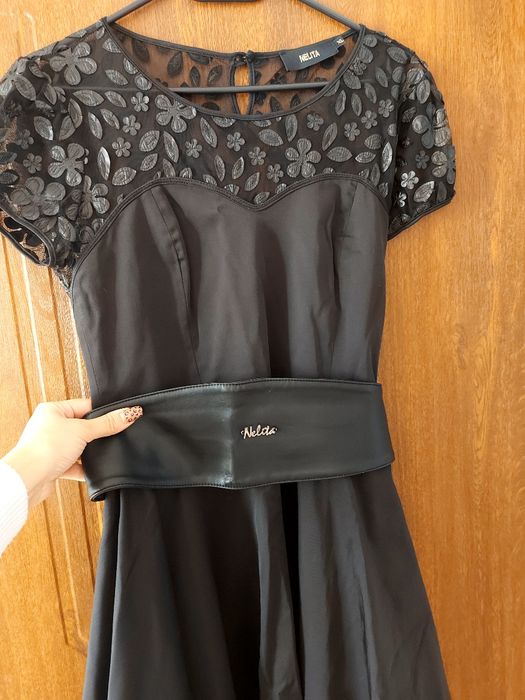 Елегантна черна рокля