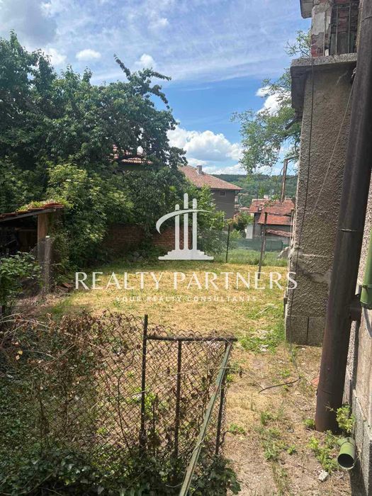 Продава КЪЩА - Център, гр. Перник