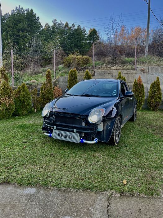 Продавам Алфа Рромео Мито