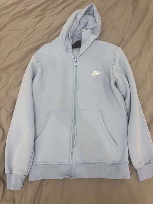 Чисто нов nike екип М размер