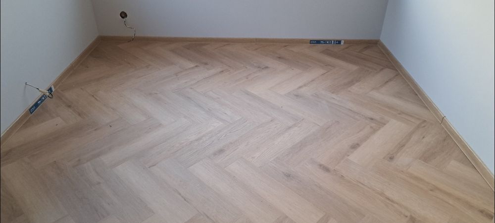 Монтаж ламиниран паркет и CUBU первази