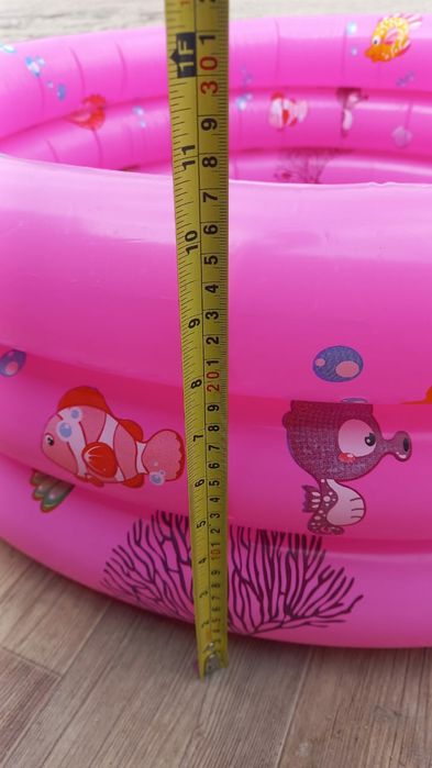 Бассейн надувной детский с игрушками