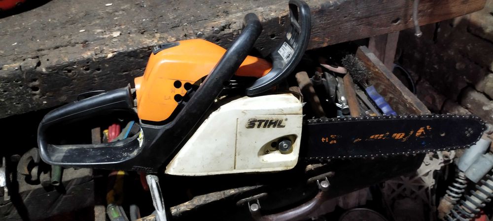 Vînd drujbă stihi 211.si motocositoare Husqvarna 128r