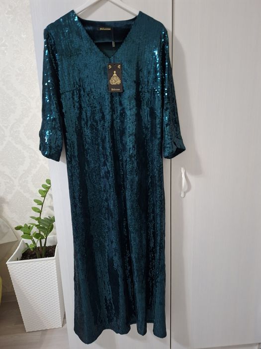 Продам платья  50 размер