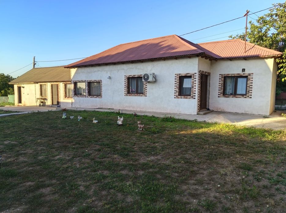 Vând casă de vacanță