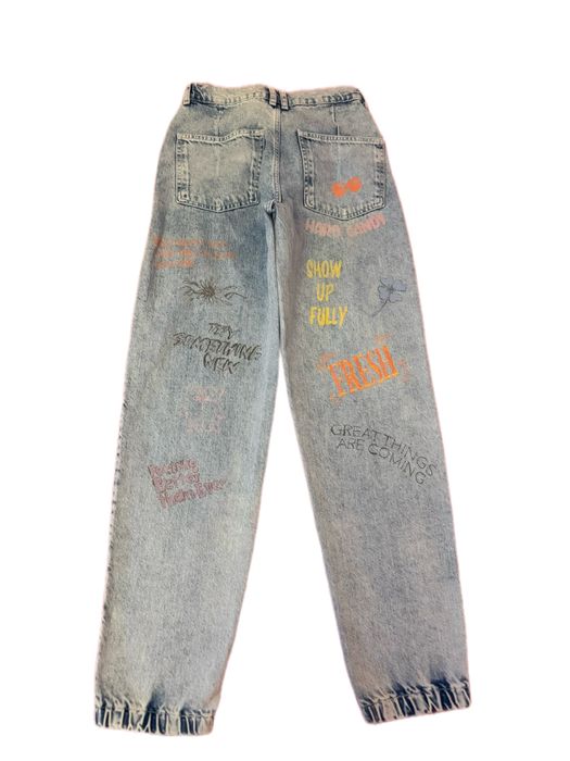 Blugi Bershka Jogger Mom Fit imprimeu graffiti Y2K mărimea XS