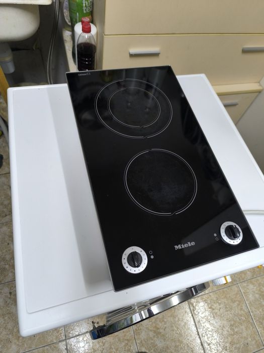 Керамичен плот Miele KM400