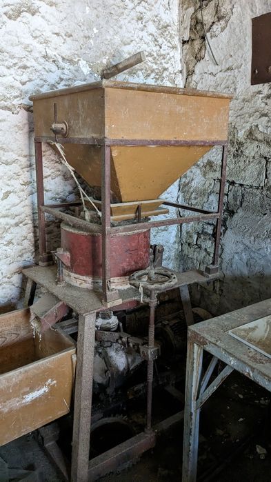 Moara cu piatră - cu reductor și motor trifazic