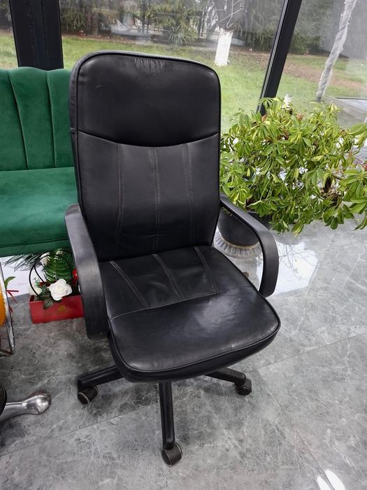 Vând scaun de birou