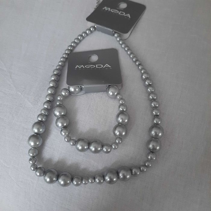 сребрист комплект колие с гривна