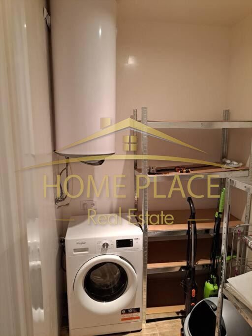 Тристаен обзаведен апартамент за продажба в ж.к. Чайка.