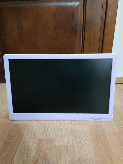Монитор LG w1930s б/у,  с клавиатурой, б/у