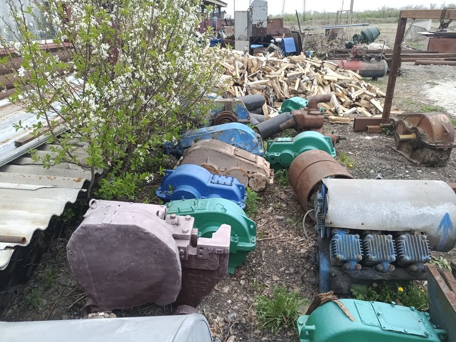 Продам электродвигатели