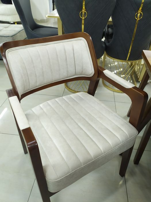 Стол и стулья от комфорт мебель