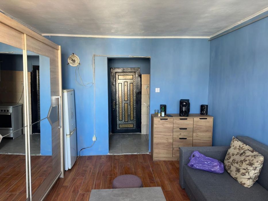 Vând garsonieră !!