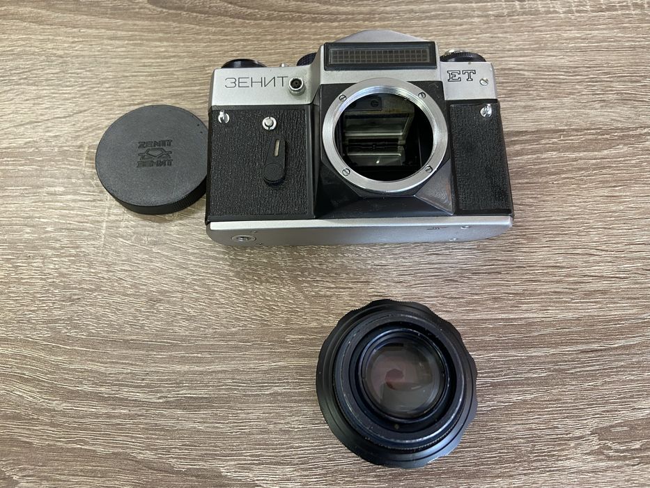 Винтидж 35мм огледално-рефлексен фотоапарат Zenit ET