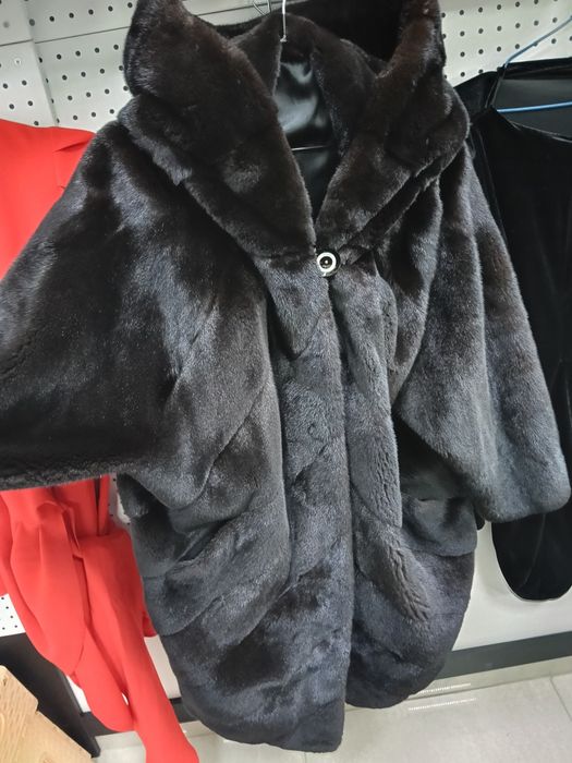 Продам шубу норковую.