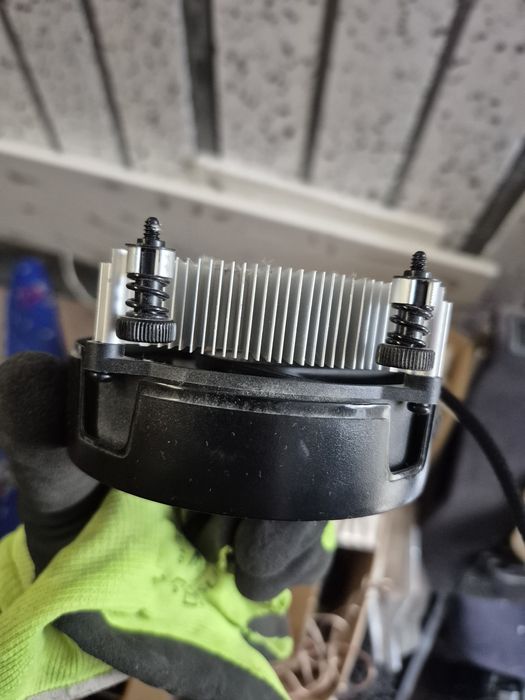 Видео карта geforce 1060 и дъно на Gigabyte