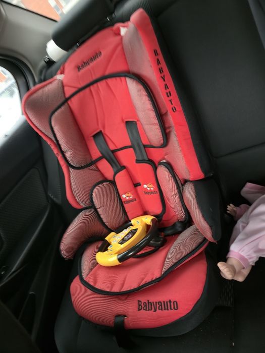 Scaun auto proape nou