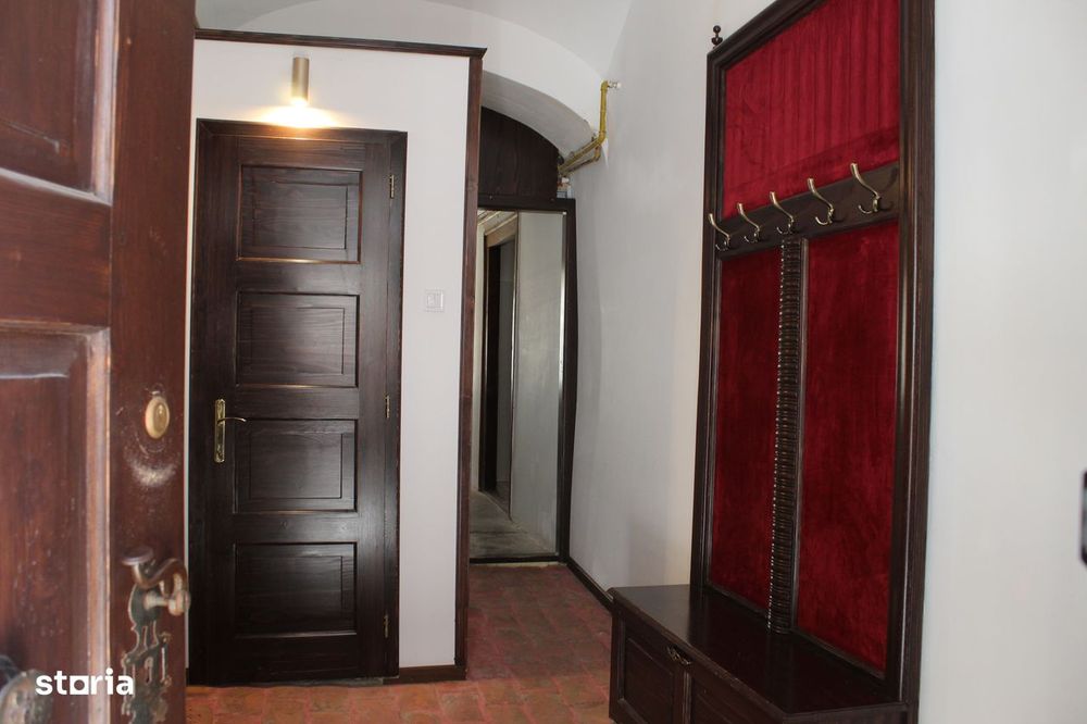 Duplex ultracentral, langa Biserica Neagra