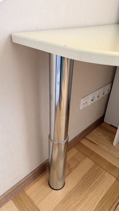 Угловой стол школьника