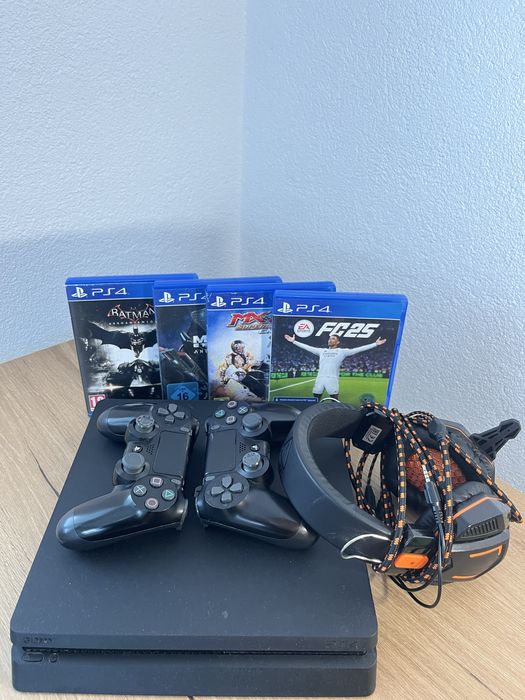 PS4 Slim + 2 джойстика + 4 игри + геймърски слушалки