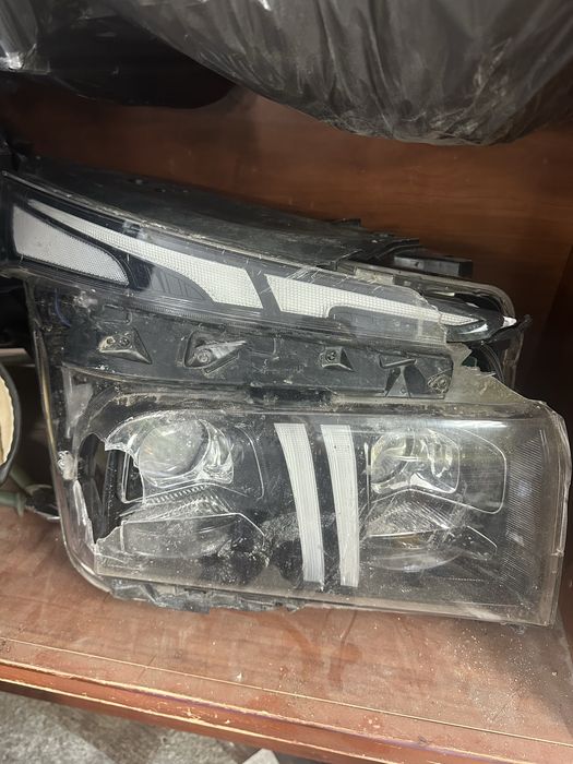 Передняя правая фара от Hundai santafe 2022 года