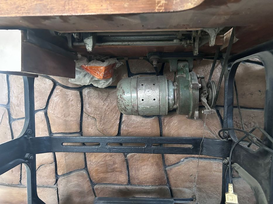 Продам машинку швейную